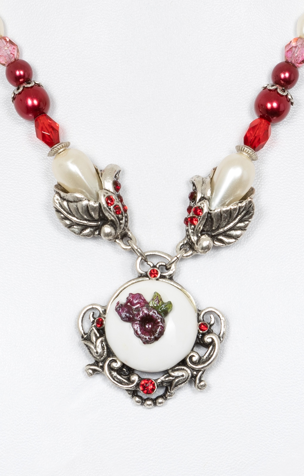 weitere Bilder von Perlenkette mit Blumenanhänger rot