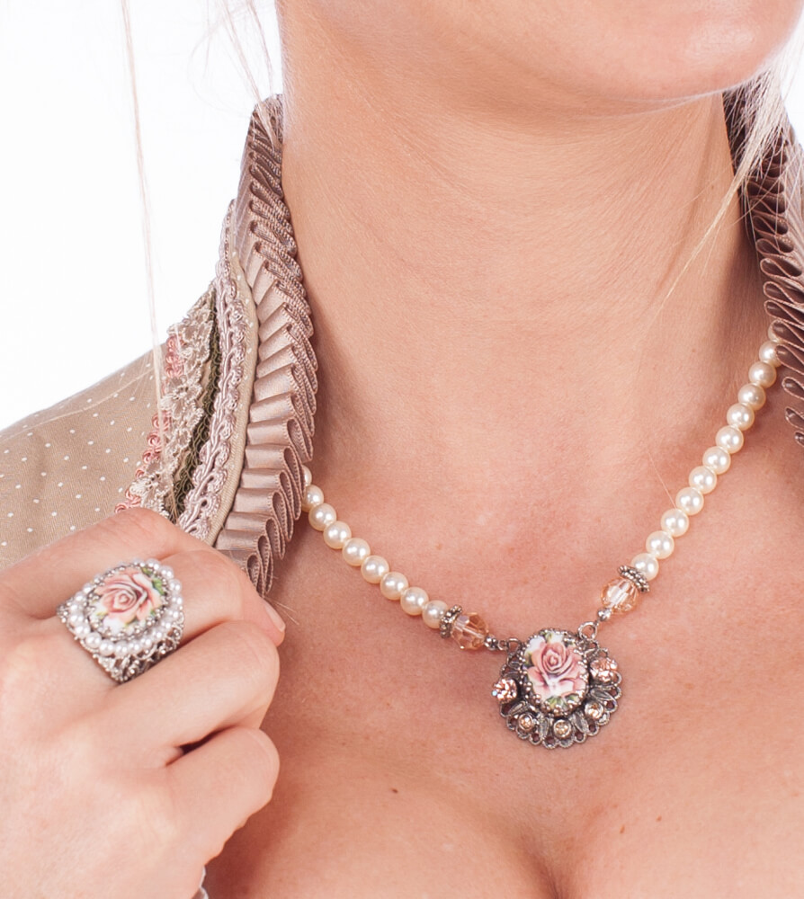 weitere Bilder von Traditional necklace 1799, salmon